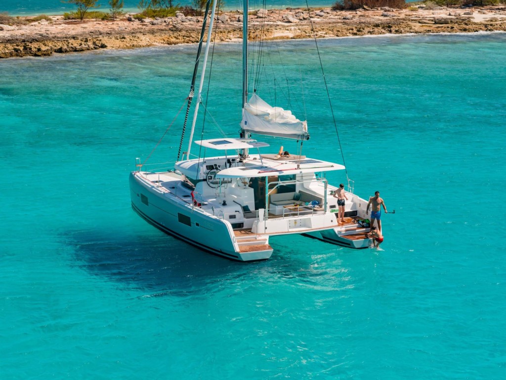 catamaran in mykonos